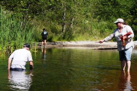 Ken Wieman, USFS & Cyndi Soliz, SCNWCP, survey Coldwater Creek. Photo by Heather Ibsen, USFS